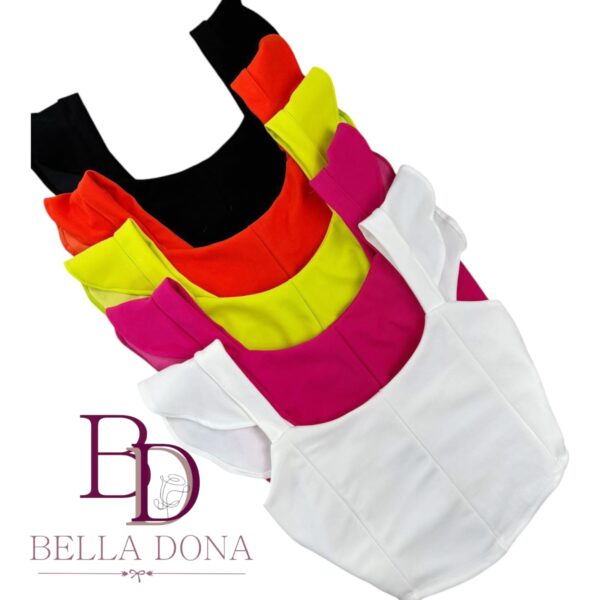 Top crooped no Crepe Scuba,com babado