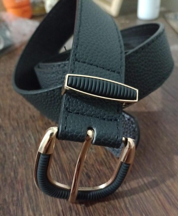 Cinto Preto Fivela de Metal Dourado