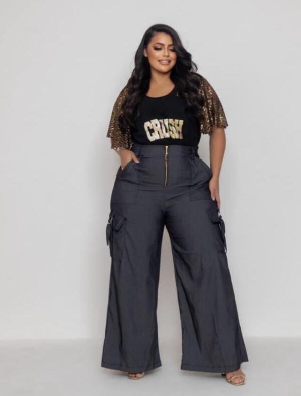 Conjunto em Tshirt Preta com Paetê Prata Plus Size