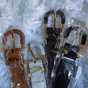 Cinto em couro com acabmentos em couro