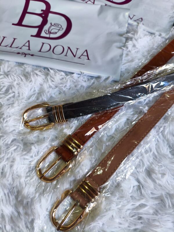 Cinto com detalhes em dourado