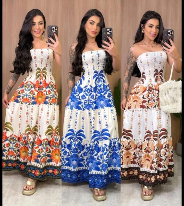 Vestido tomara que caia com Látex no Busto , com estampa tropical.